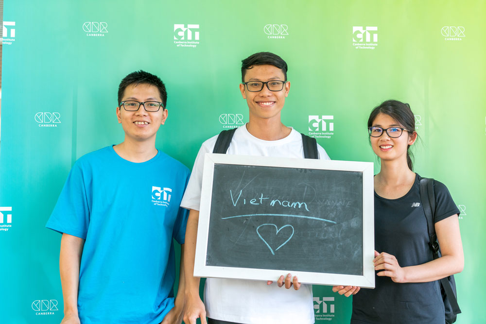 Hannah_and_Tan_and_Duy-DSC05677.jpg